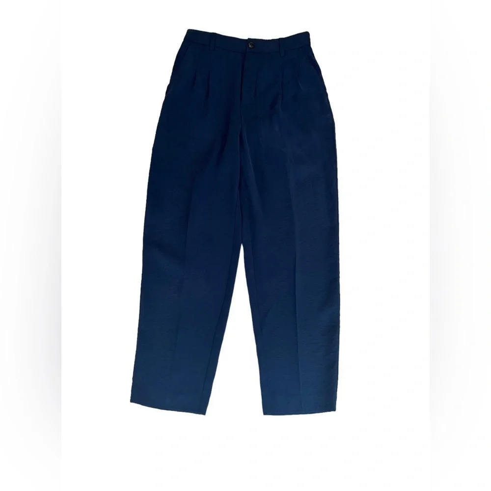 Madewell The Tailored Tapered Pant in Softdrape NWT
Navy 
Size 2 - Picture 5 of 8